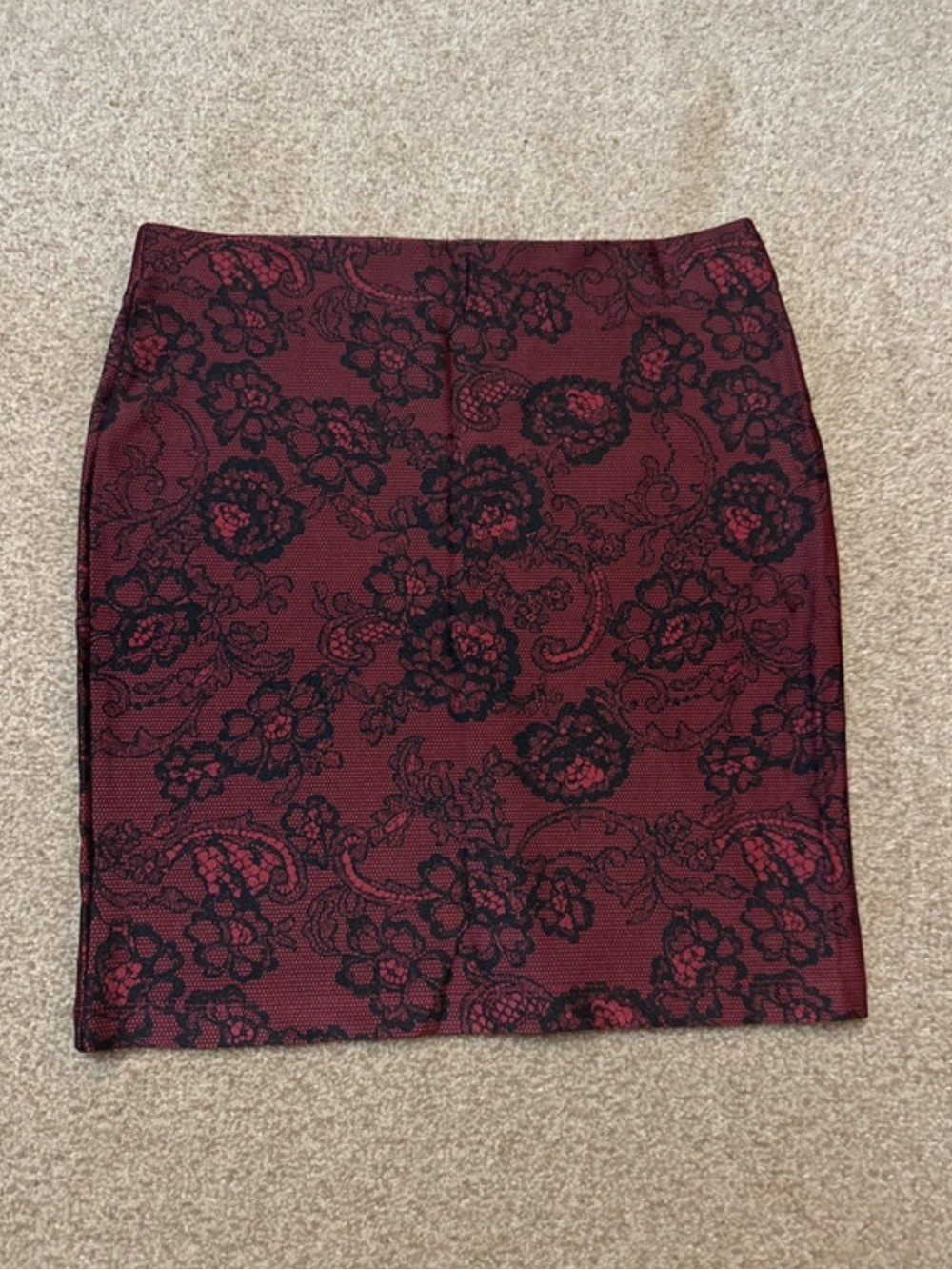 Black & Red Lace Bodycon Mini Skirt – Size S/M